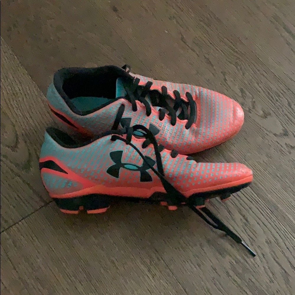 Soccer shoes